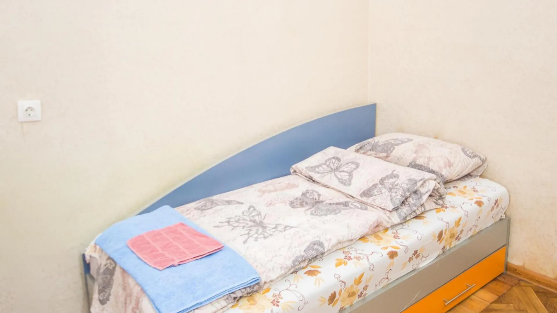 Apartment The Square - 2 Bedrooms Retro Flat With Great Location, 1St Fl Burgas