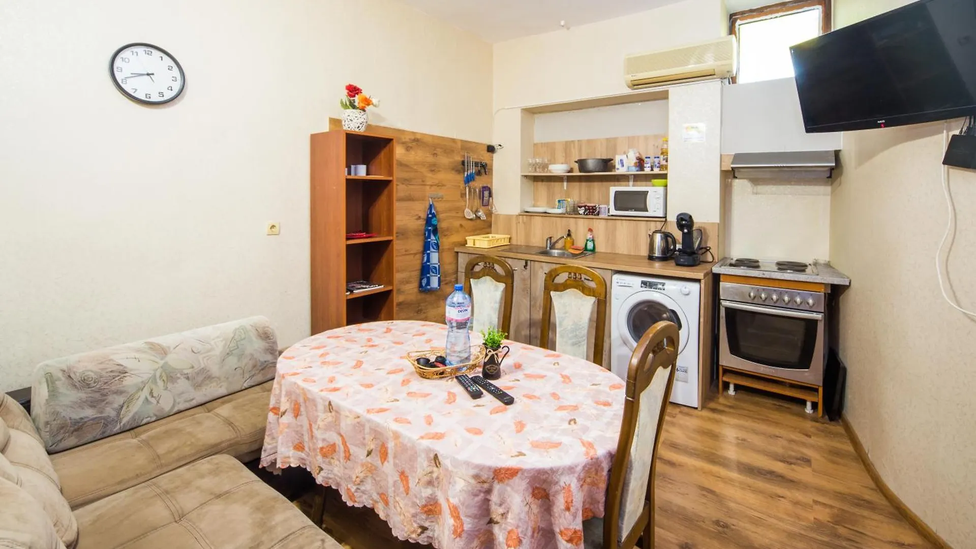 The Square - 2 Bedrooms Retro Flat With Great Location, 1St Fl Burgas