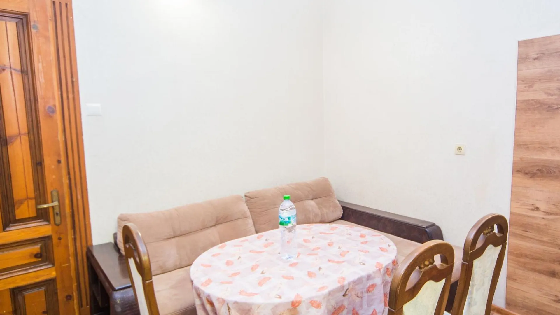 The Square - 2 Bedrooms Retro Flat With Great Location, 1St Fl Burgas