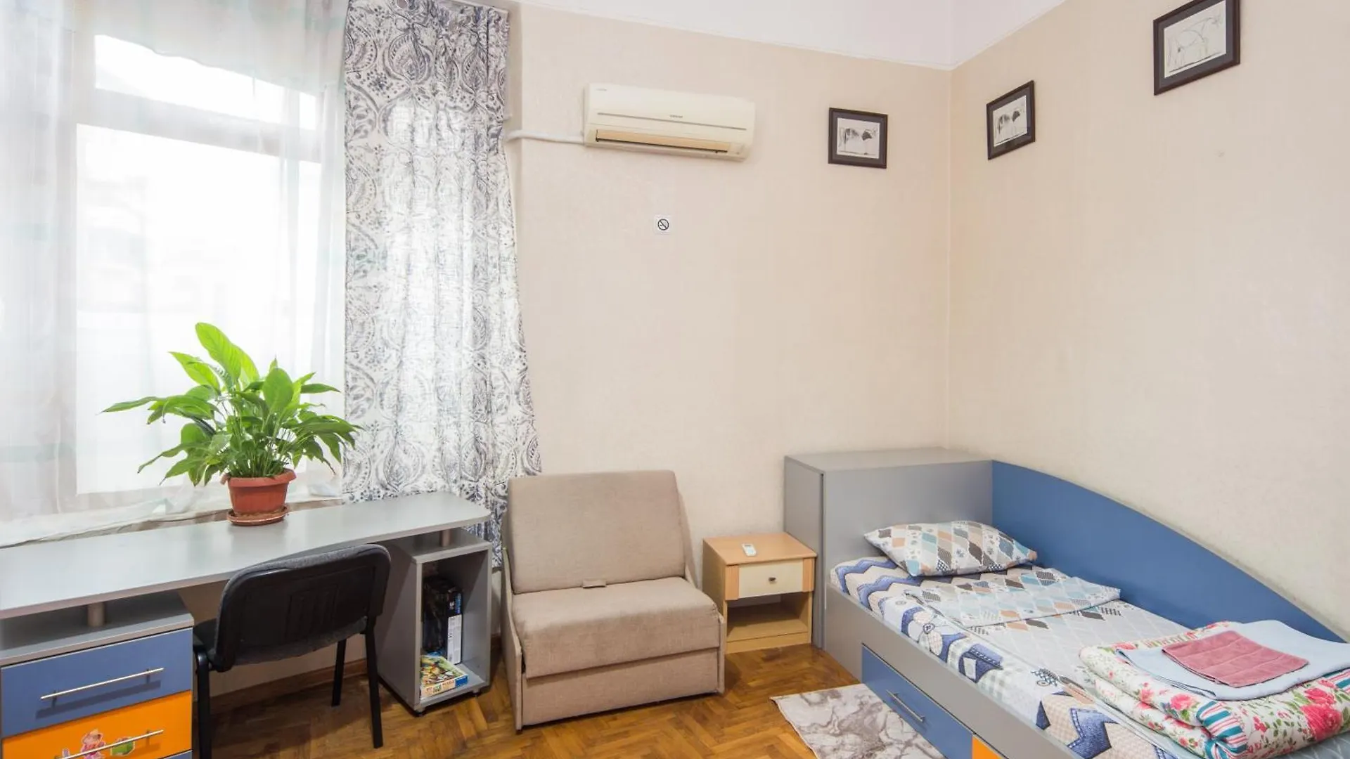Apartment The Square - 2 Bedrooms Retro Flat With Great Location, 1St Fl Burgas