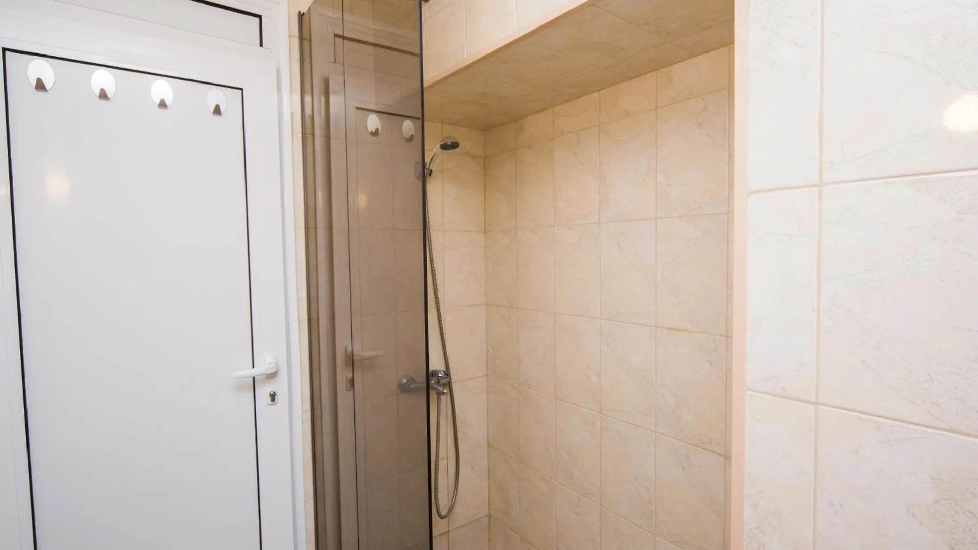 The Square - 2 Bedrooms Retro Flat With Great Location, 1St Fl Burgas Stad Appartement