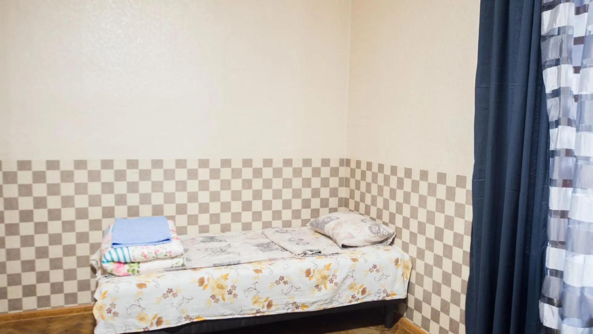 Appartement The Square - 2 Bedrooms Retro Flat With Great Location, 1St Fl Burgas Stad Bulgarije