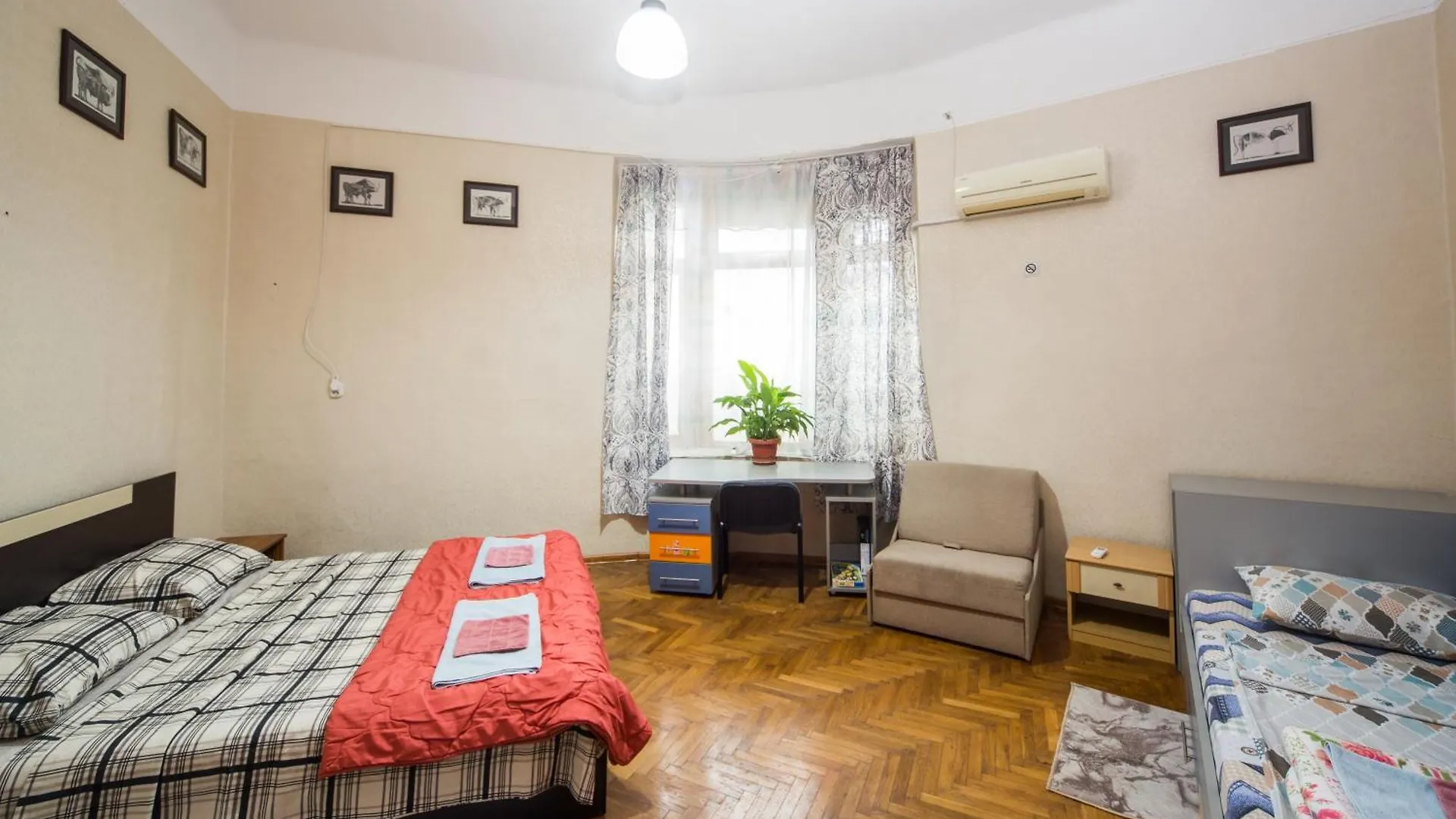 The Square - 2 Bedrooms Retro Flat With Great Location, 1St Fl Burgas Stad 0*,