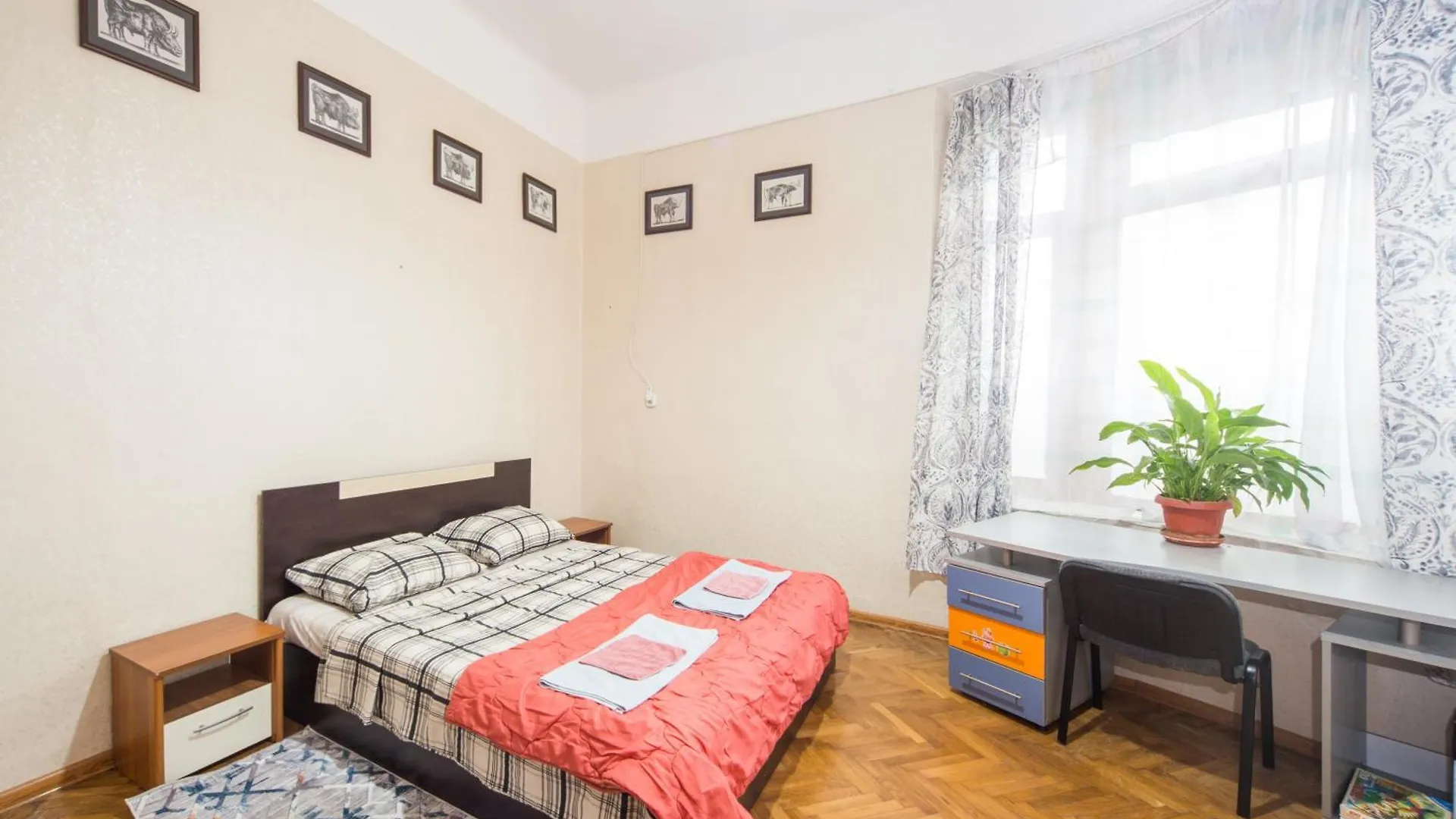 The Square - 2 Bedrooms Retro Flat With Great Location, 1St Fl Burgas Stad Bulgarije